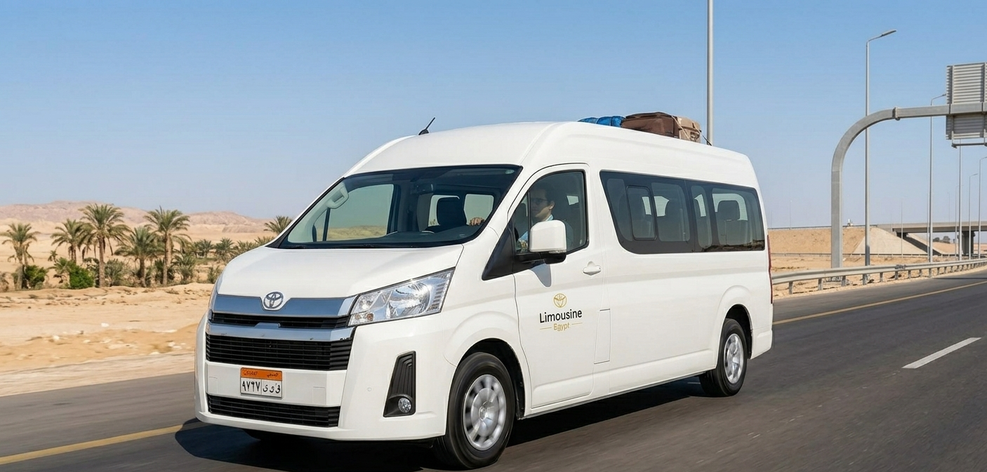 تويوتا هايس ليموزين مطار القاهرة تسير على الطريق الصحراوي نحو الإسكندرية - ليموزين جماعي آمن - ليموزين مصر.